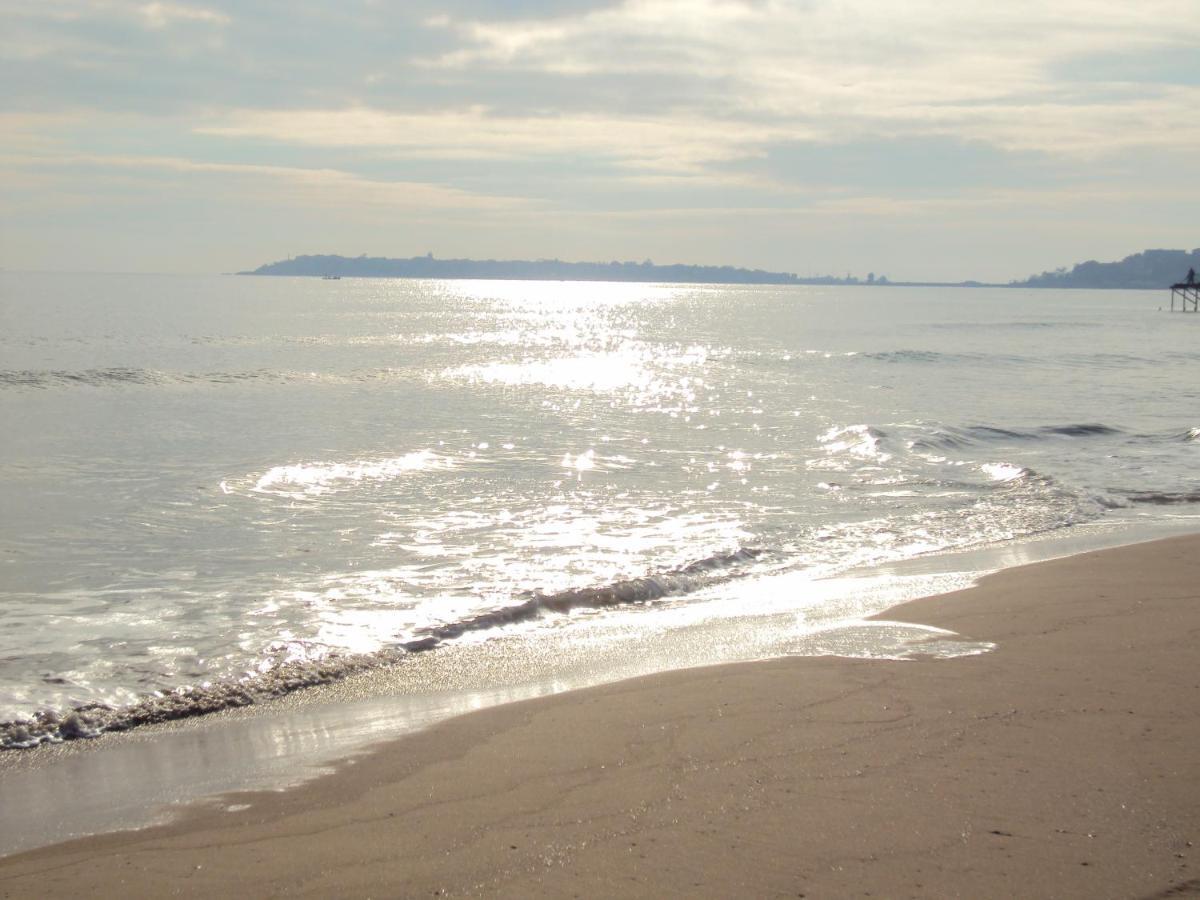 Sun City Apartments Pantai Sunny Luaran gambar
